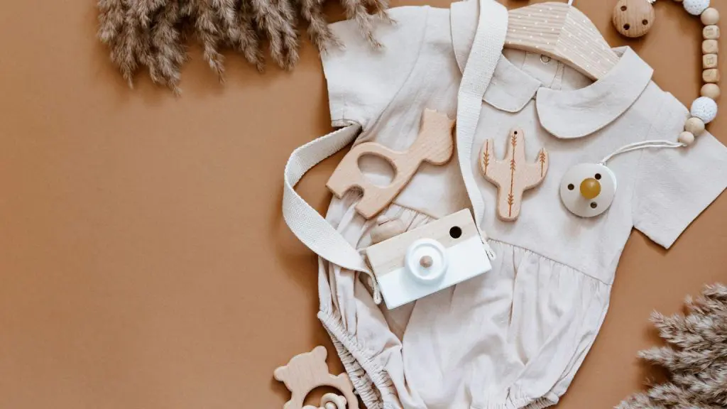 Como elegir la ropa ideal para un recien nacido en una tienda ropa 1024x576